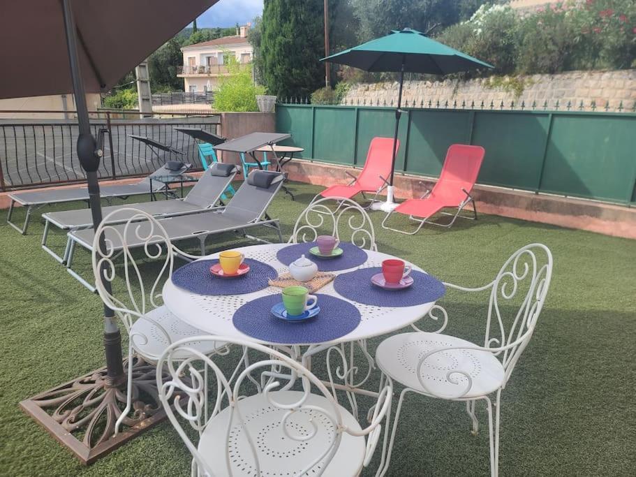 De 1 A 6 Avec Terrasse Solarium, Vue Panoramique Et Parking Gratuit Grasse Exterior foto